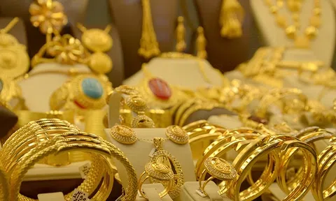 Giá vàng hôm nay 16/8 tiếp tục đi xuống, nhà đầu tư chờ tín hiệu tích cực tuần tới